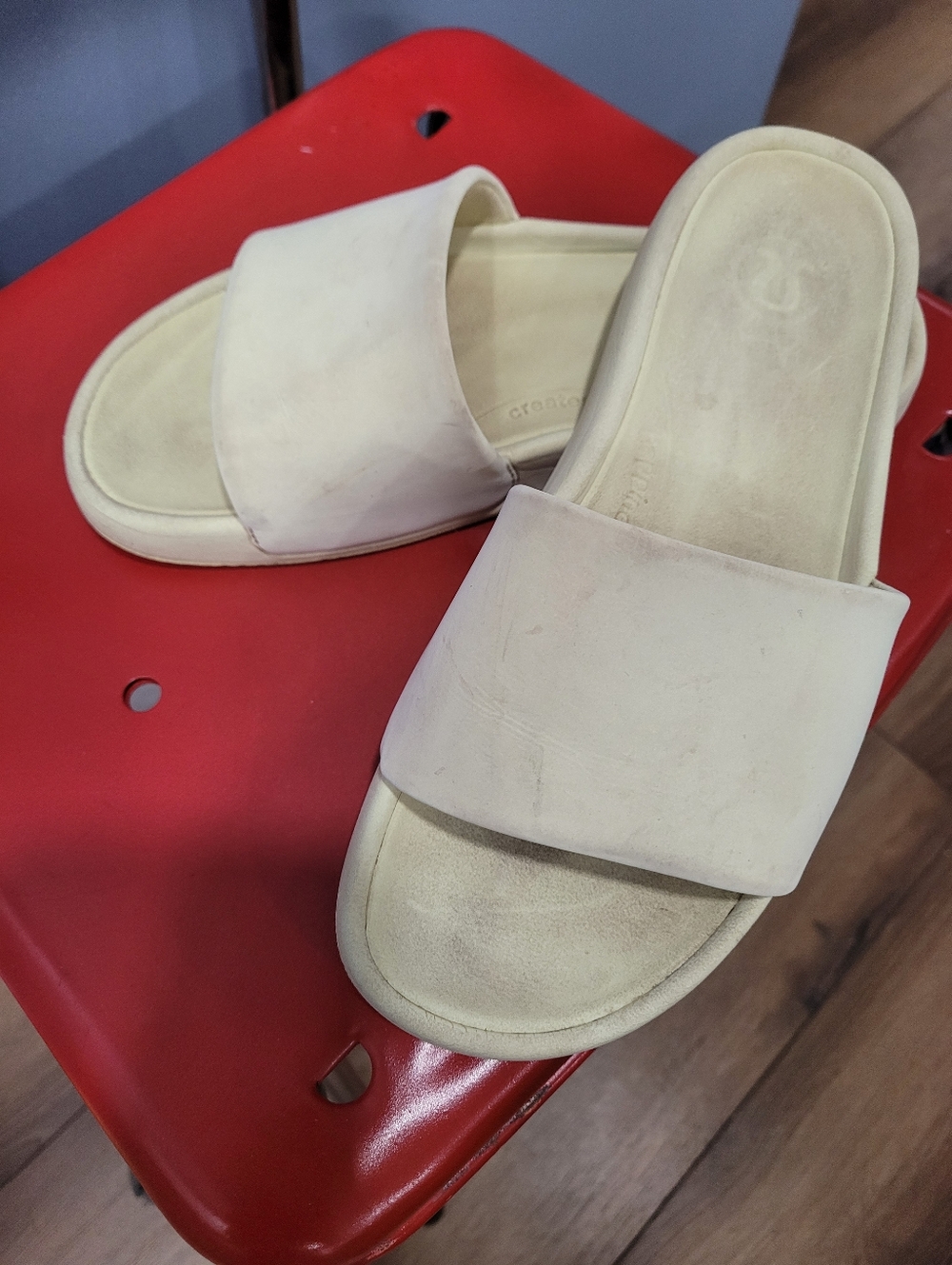 Lululemon Rest feel Ladies Yellow Slides Size 7 Good Used Condition Comfort Logo